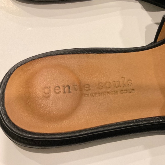 GENTLE SOLES by Kenneth Cole Lucy Platform Slide Crochet Flower Black Size 8.5 - Picture 5 of 9